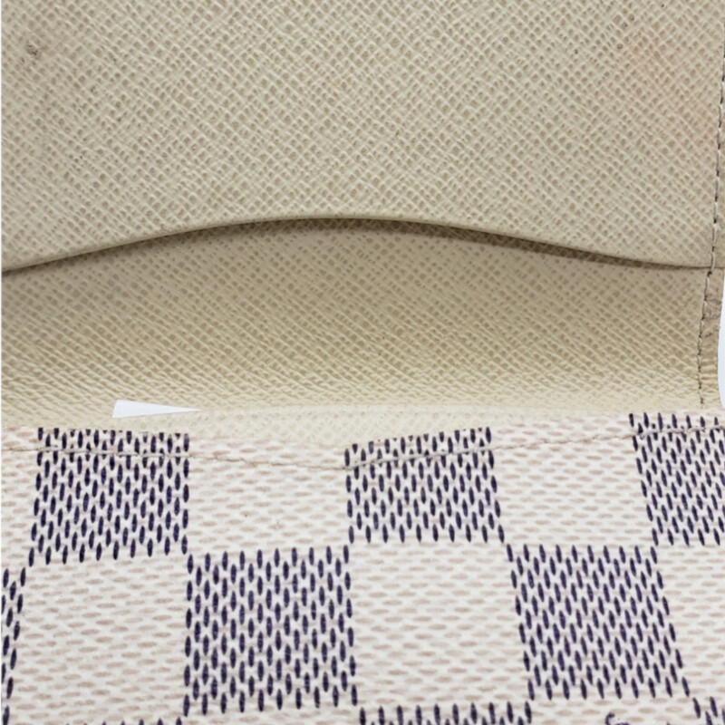 Louis Vuitton<br />
<br />
Card Holder<br />
<br />
Damier Azure<br />
<br />
 MM Initials on tope inside flap<br />
<br />
Condition: Grerat. Inside no spots just initials. Outside: Wear from Jeans: Ink Transfer: Has not been cleaned